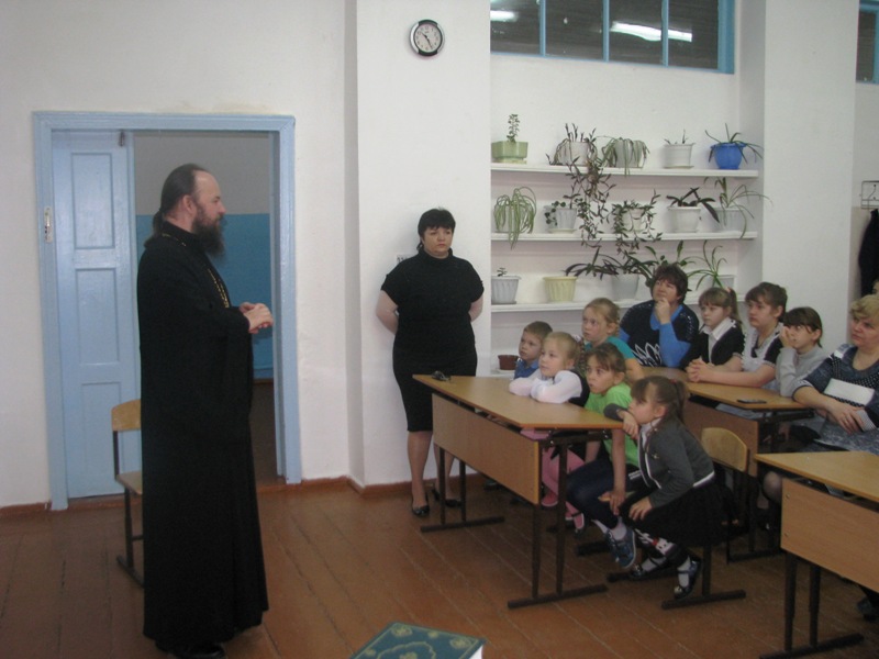 В школе х.Тамаровского прошла встреча о священником