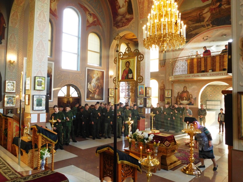 Учащиеся кадетского корпуса станицы Бриньковской приняли участие в богослужении Страстной седмицы
